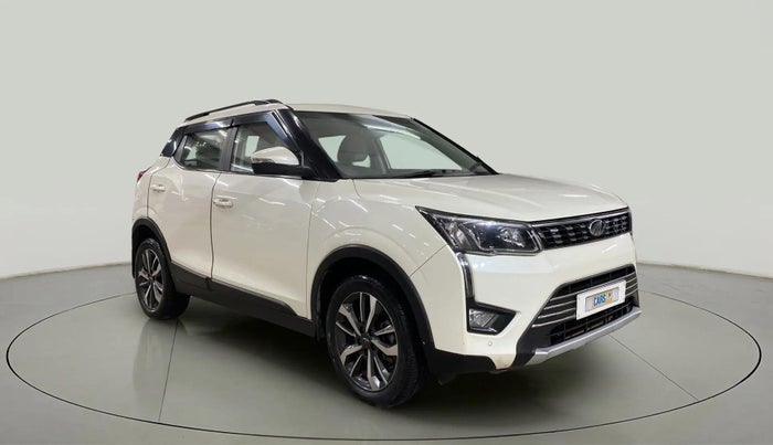 2022 Mahindra XUV300 W8 (O) 1.2 PETROL AMT, Petrol, Automatic, 14,299 km, Right Front Diagonal