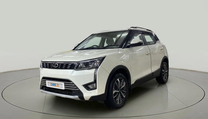 2022 Mahindra XUV300 W8 (O) 1.2 PETROL AMT, Petrol, Automatic, 14,299 km, Left Front Diagonal