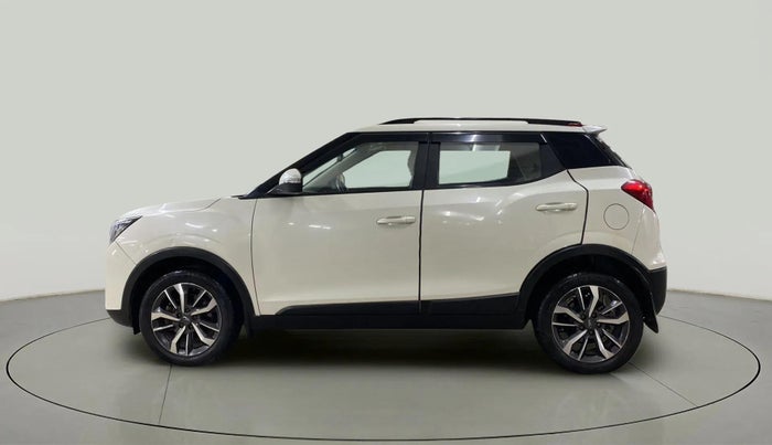 2022 Mahindra XUV300 W8 (O) 1.2 PETROL AMT, Petrol, Automatic, 14,299 km, Left Side