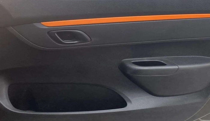 2018 Renault Kwid CLIMBER 1.0 AMT, Petrol, Automatic, 33,133 km, Driver Side Door Panels Control