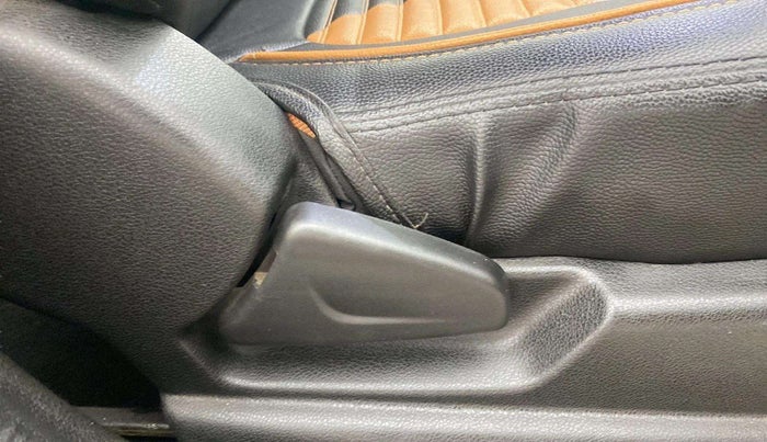 2018 Renault Kwid CLIMBER 1.0 AMT, Petrol, Automatic, 33,133 km, Driver Side Adjustment Panel
