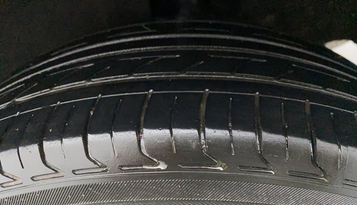 2017 Maruti Baleno DELTA PETROL 1.2, Petrol, Manual, 88,281 km, Left Rear Tyre Tread
