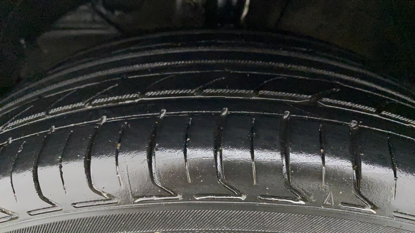 2017 Maruti Baleno DELTA PETROL 1.2, Petrol, Manual, 88,281 km, Left Front Tyre Tread