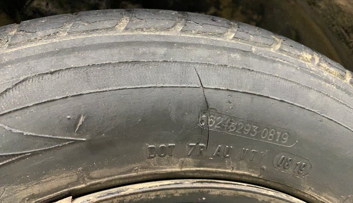 2014 Maruti Celerio VXI, Petrol, Manual, 75,009 km, Left front tyre - Minor crack