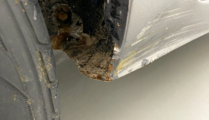 2014 Maruti Celerio VXI, Petrol, Manual, 75,009 km, Right running board - Slightly rusted