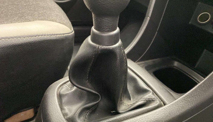2014 Maruti Swift VXI, Petrol, Manual, 37,556 km, Gear lever - Boot cover slightly torn