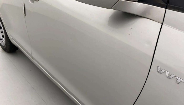 2014 Maruti Swift VXI, Petrol, Manual, 37,556 km, Driver-side door - Slightly dented