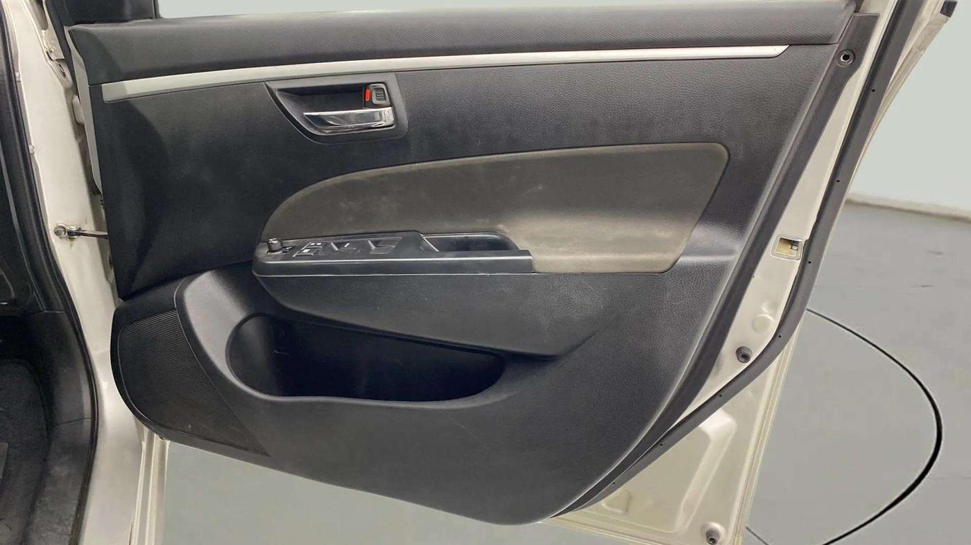 2014 Maruti Swift VXI, Petrol, Manual, 37,556 km, Driver Side Door Panels Control