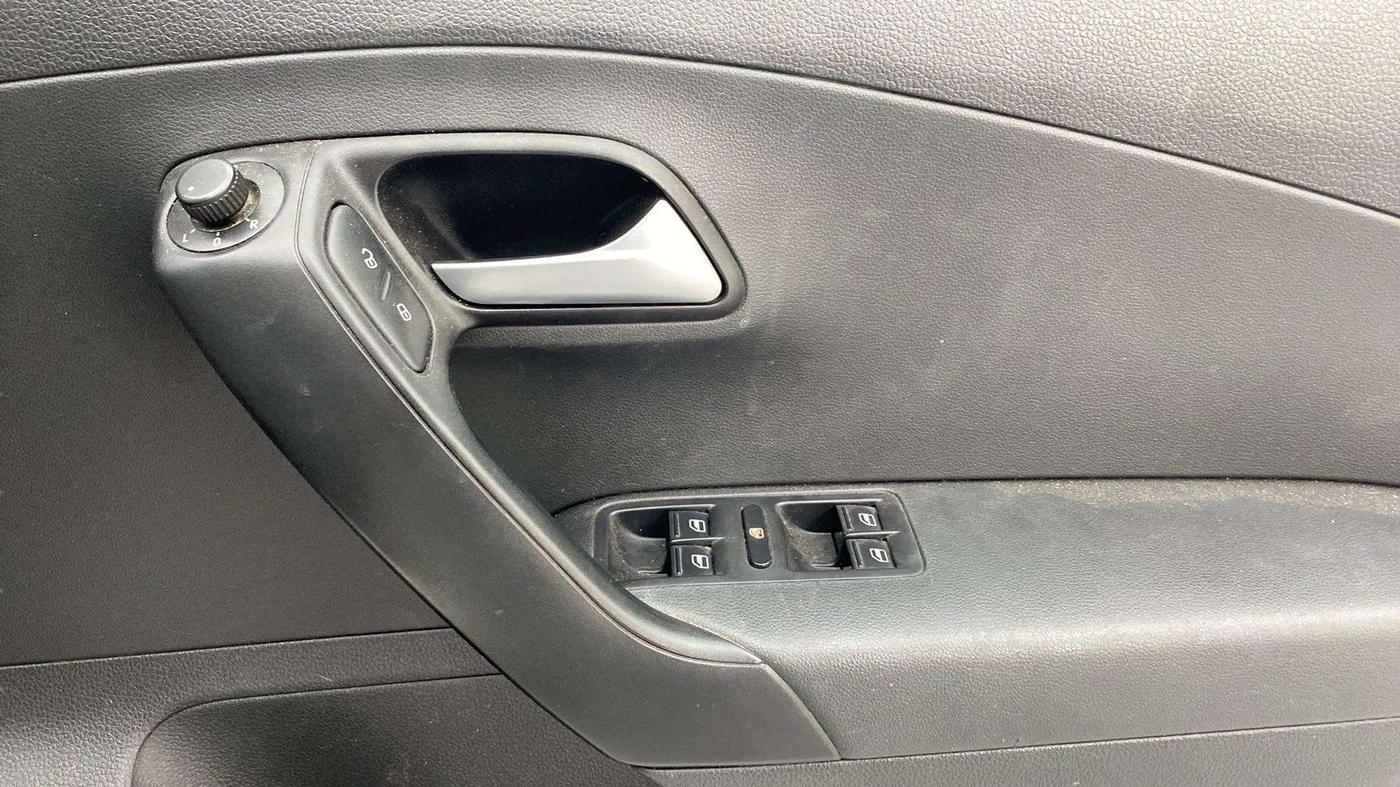 2019 Volkswagen Polo HIGHLINE PLUS 1.5 16 ALLOY, Diesel, Manual, 84,161 km, Driver Side Door Panels Control