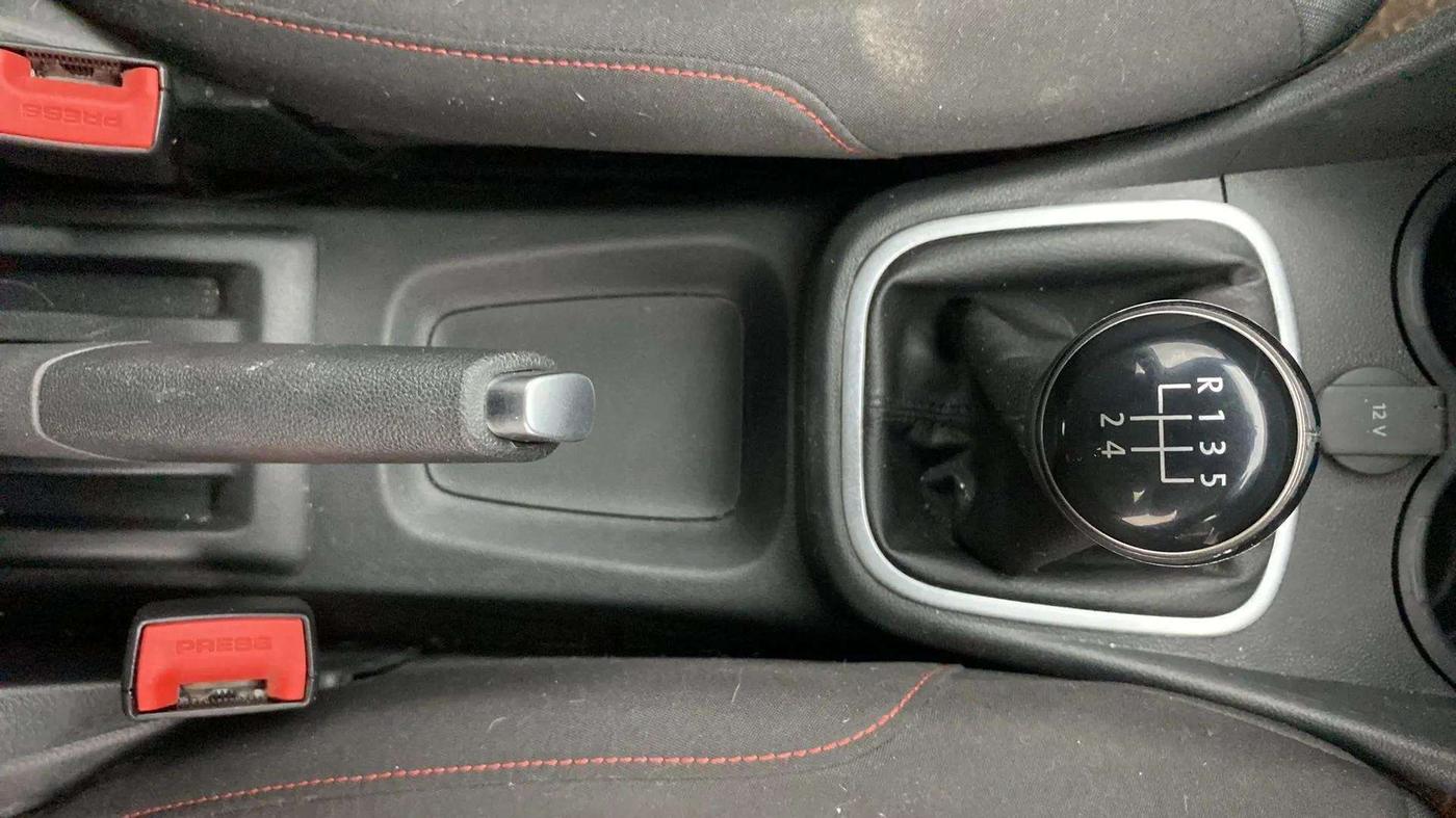 2019 Volkswagen Polo HIGHLINE PLUS 1.5 16 ALLOY, Diesel, Manual, 84,161 km, Gear Lever