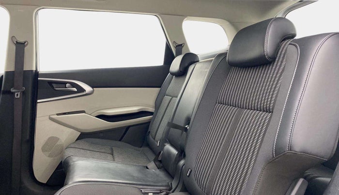 2022 KIA CARENS PRESTIGE 1.5 PETROL 7 STR, Petrol, Manual, 21,928 km, Right Side Rear Door Cabin
