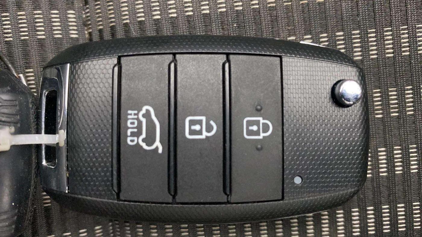2022 KIA CARENS PRESTIGE 1.5 PETROL 7 STR, Petrol, Manual, 21,928 km, Key Close Up