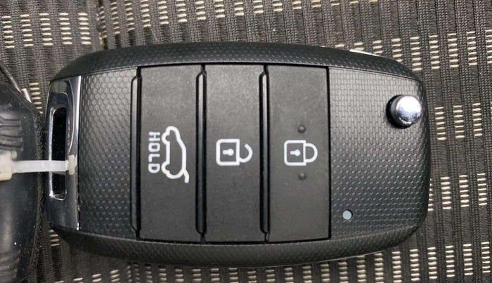 2022 KIA CARENS PRESTIGE 1.5 PETROL 7 STR, Petrol, Manual, 21,928 km, Key Close Up