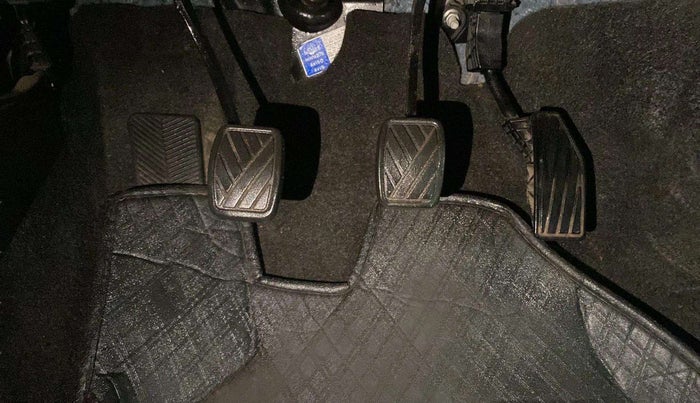 2017 Maruti Baleno DELTA PETROL 1.2, Petrol, Manual, 70,593 km, Pedals