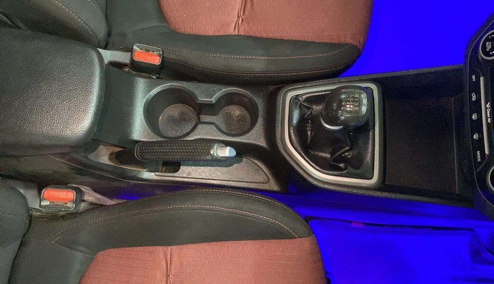 2017 Hyundai Creta SX PLUS 1.6 PETROL DUAL TONE, CNG, Manual, 35,117 km, Gear Lever