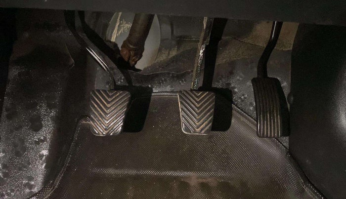 2017 Hyundai Creta SX PLUS 1.6 PETROL DUAL TONE, CNG, Manual, 35,117 km, Pedals