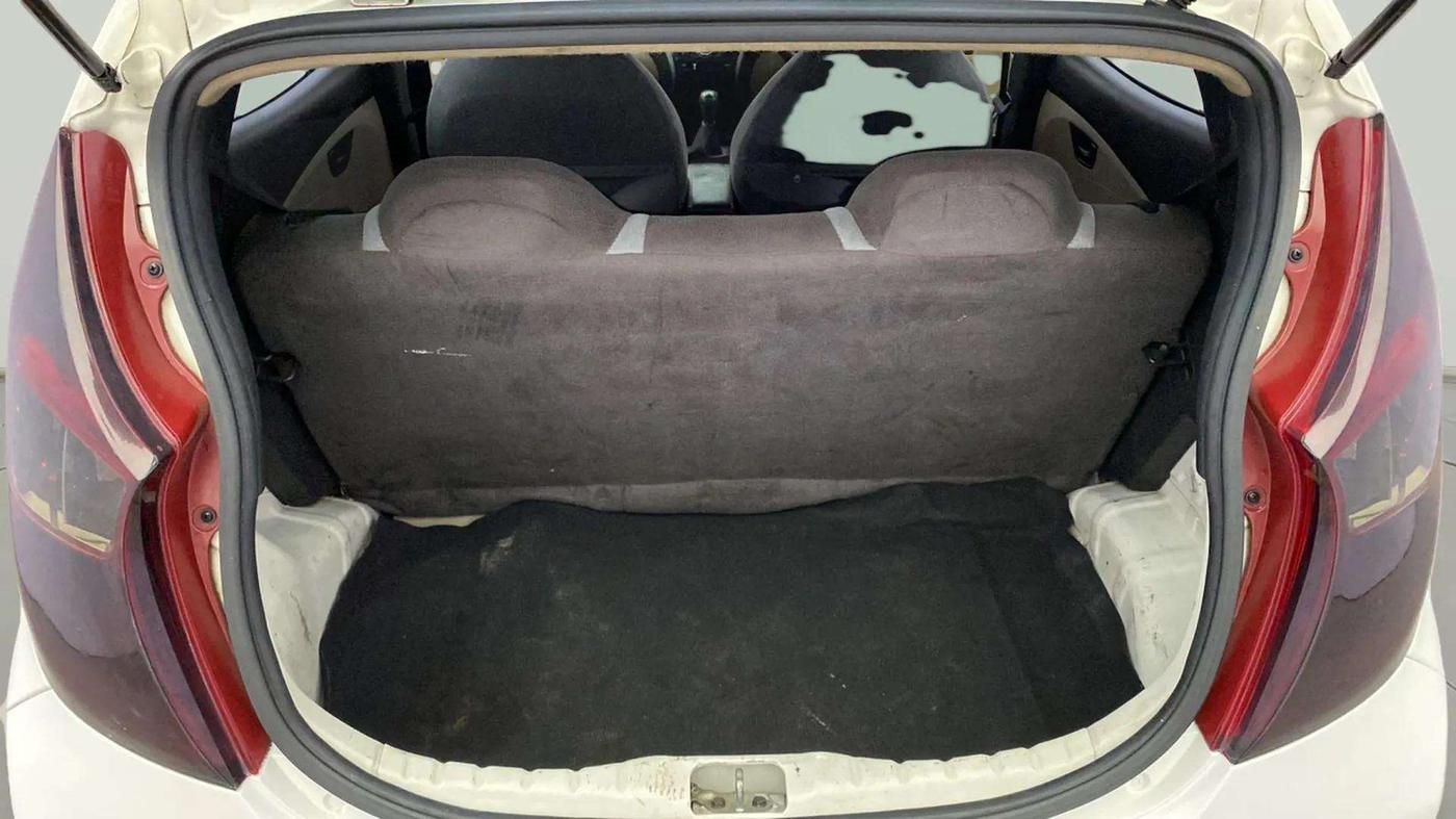 2017 Hyundai Eon ERA +, Petrol, Manual, 50,994 km, Boot Inside