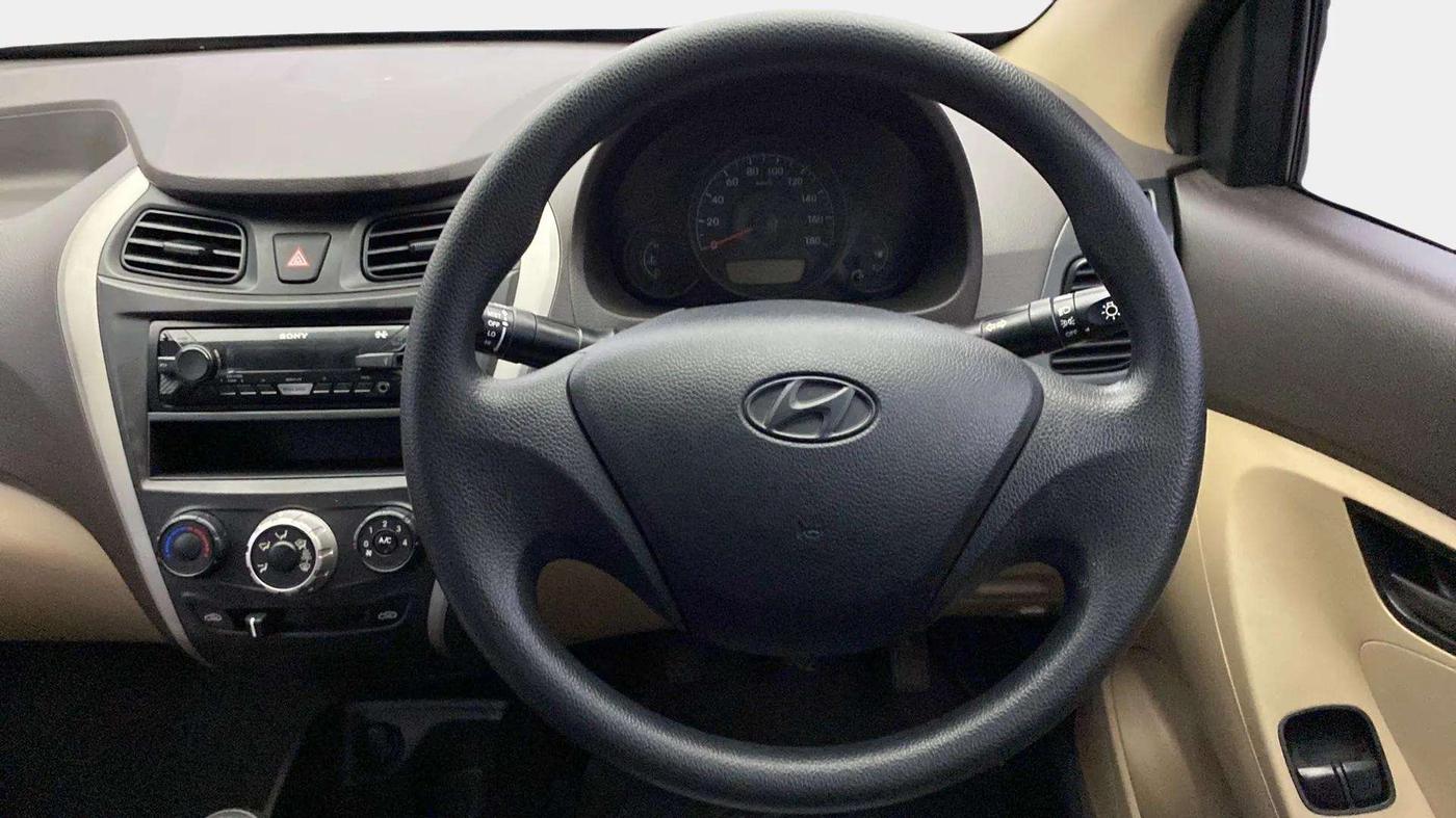 2017 Hyundai Eon ERA +, Petrol, Manual, 50,994 km, Steering Wheel Close Up