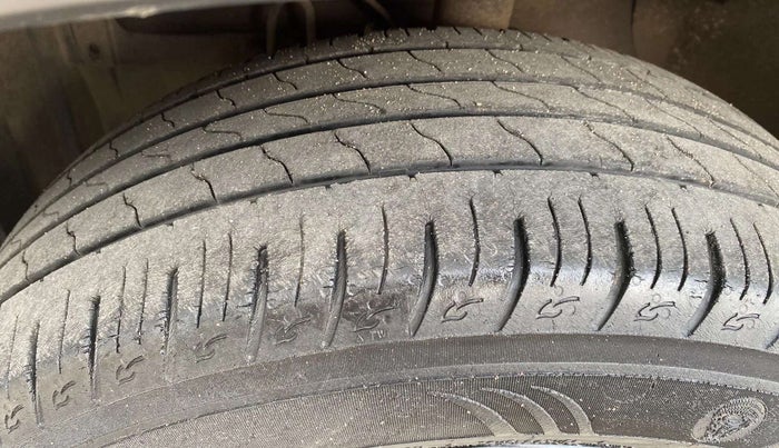 2018 Maruti Vitara Brezza ZDI PLUS, Diesel, Manual, 20,820 km, Left front tyre - Minor crack