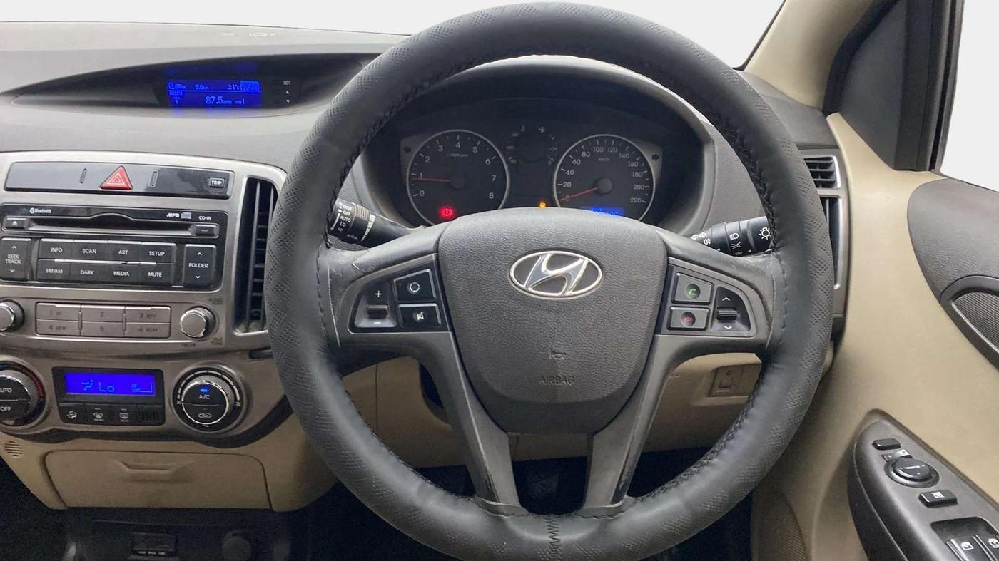 2013 Hyundai i20 SPORTZ 1.2, Petrol, Manual, 37,133 km, Steering Wheel Close Up