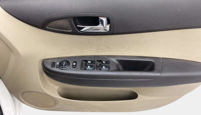 2013 Hyundai i20 SPORTZ 1.2, Petrol, Manual, 37,133 km, Driver Side Door Panels Control