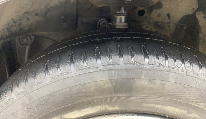 2014 Honda Brio S MT, Petrol, Manual, 80,961 km, Left Front Tyre Tread