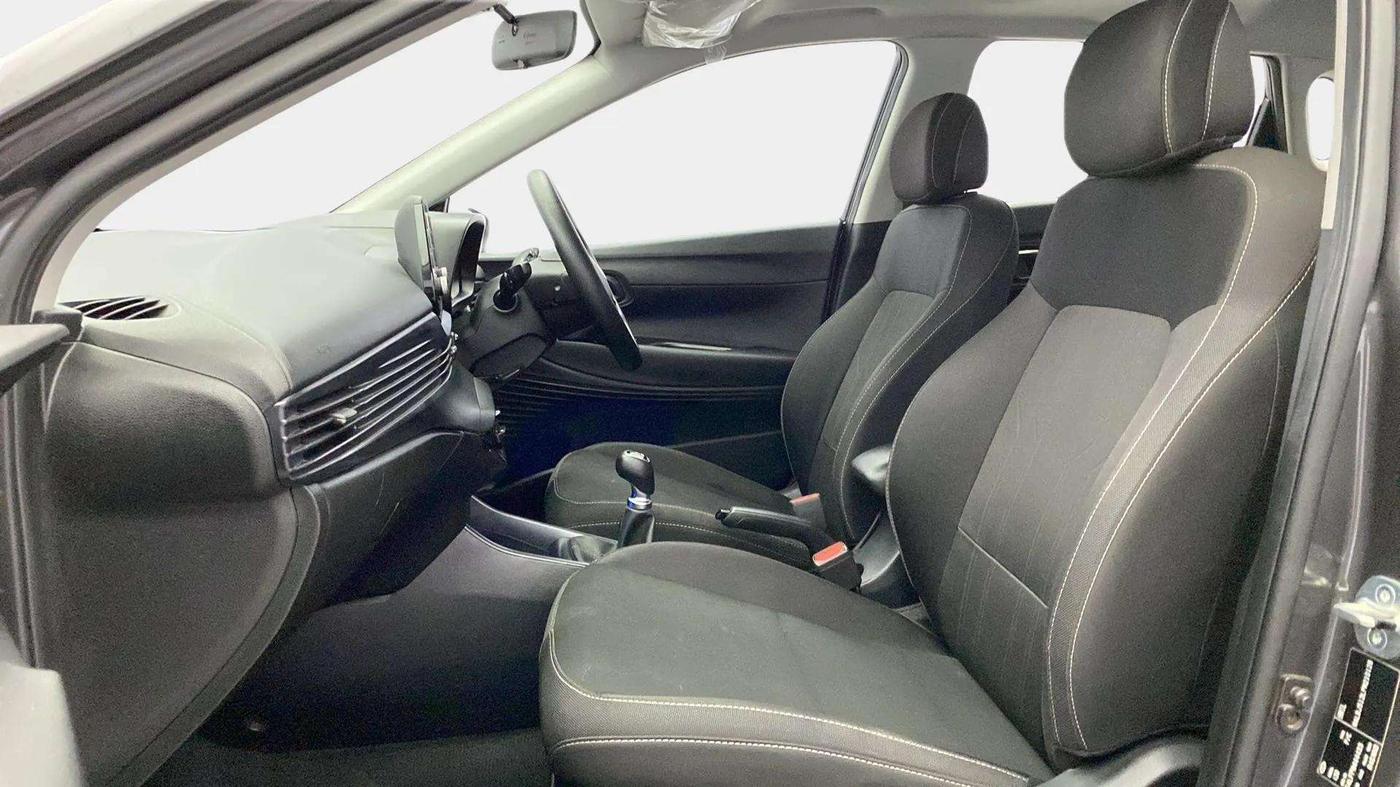 2023 Hyundai NEW I20 ASTA 1.2 MT, Petrol, Manual, 42,894 km, Right Side Front Door Cabin