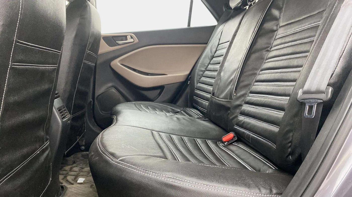 2018 Hyundai Elite i20 ASTA 1.2 (O), Petrol, Manual, 90,975 km, Right Side Rear Door Cabin