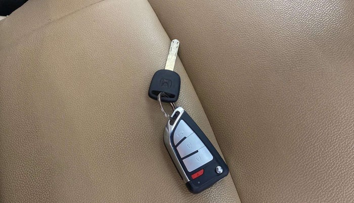 2015 Honda Amaze 1.2L I-VTEC VX, Petrol, Manual, 65,383 km, Key Close Up