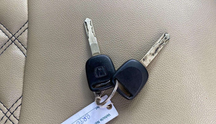 2013 Honda Brio EX MT, Petrol, Manual, 32,595 km, Key Close Up