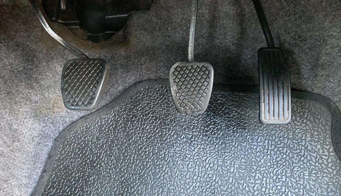 2013 Honda Brio EX MT, Petrol, Manual, 32,595 km, Pedals