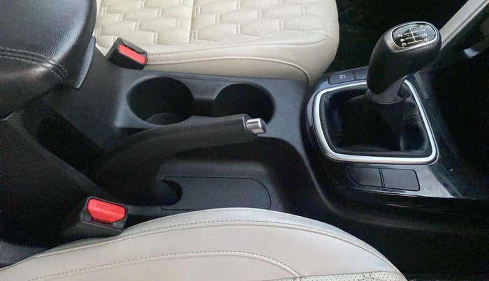 2020 KIA SELTOS HTX 1.5 PETROL, Petrol, Manual, 36,631 km, Gear lever - Knob has minor damage