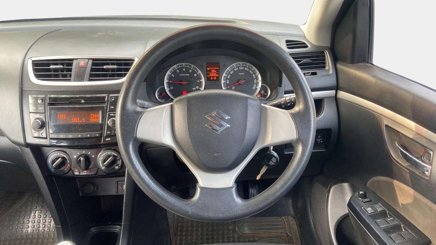 2016 Maruti Swift VXI, Petrol, Manual, 43,669 km, Steering Wheel Close Up
