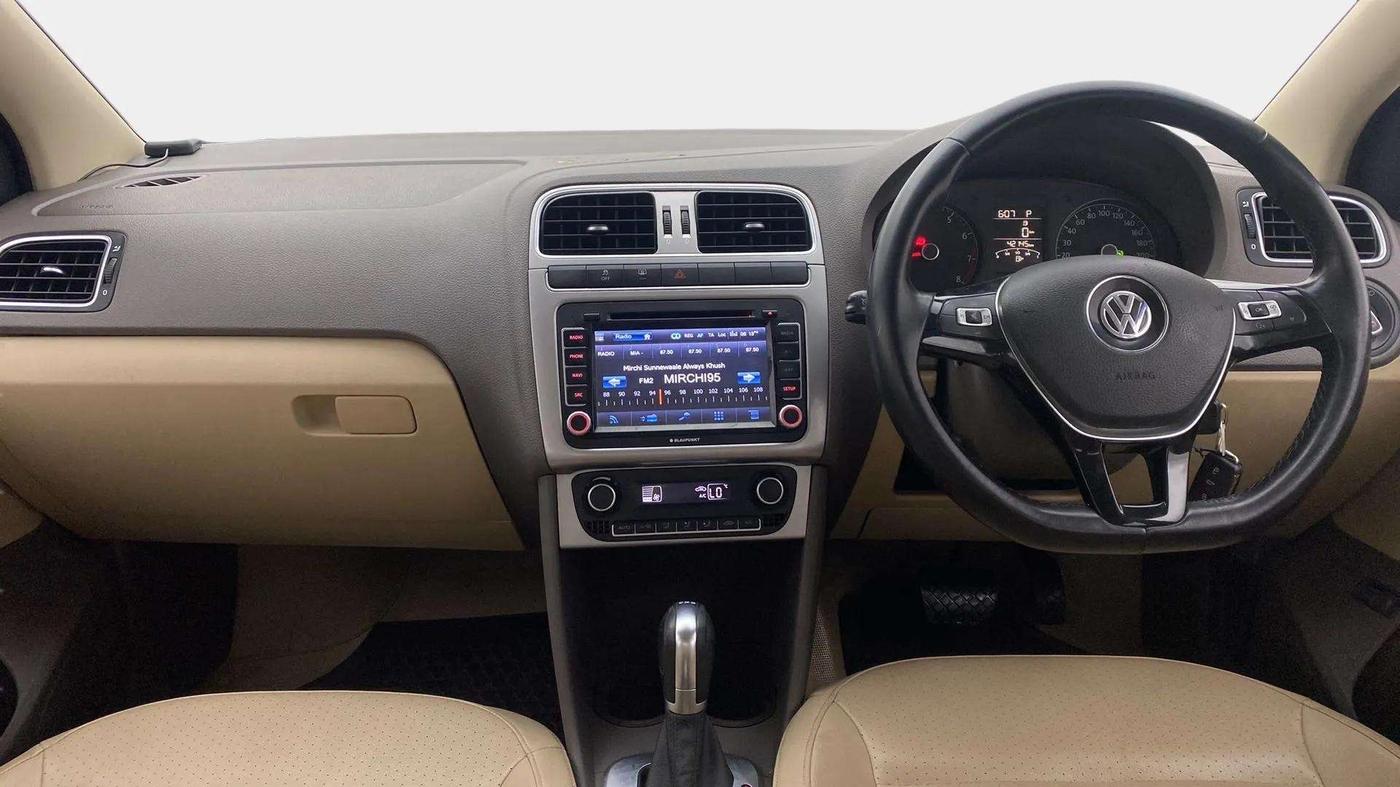 2015 Volkswagen Vento HIGHLINE PETROL AT, Petrol, Automatic, 42,180 km, Dashboard
