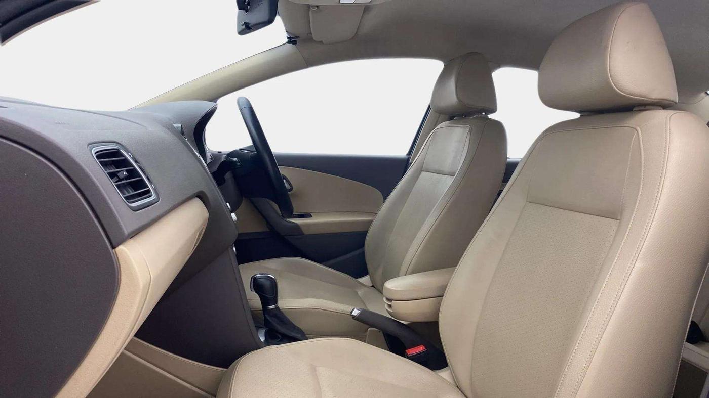 2015 Volkswagen Vento HIGHLINE PETROL AT, Petrol, Automatic, 42,180 km, Right Side Front Door Cabin