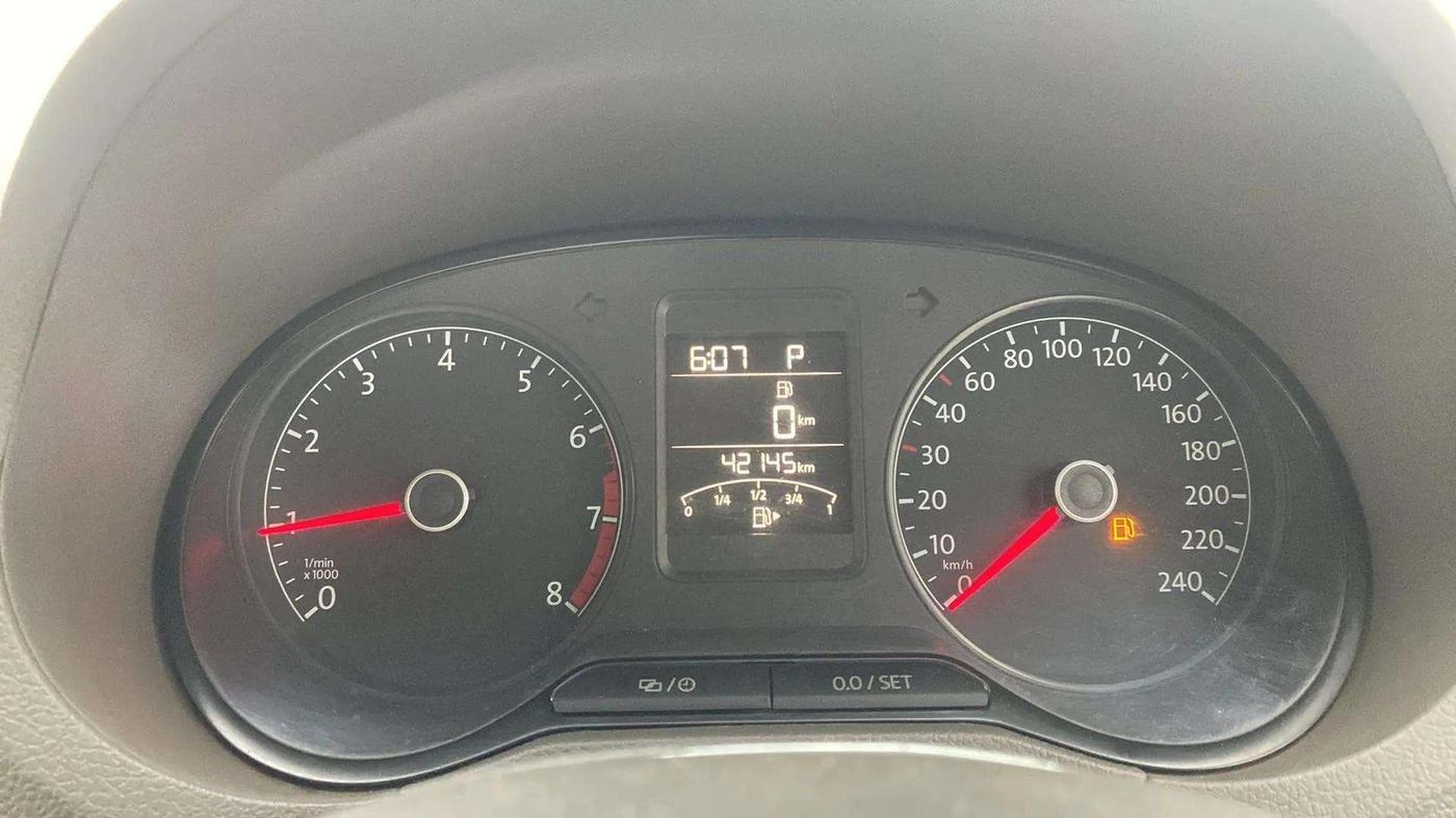 2015 Volkswagen Vento HIGHLINE PETROL AT, Petrol, Automatic, 42,180 km, Odometer Image