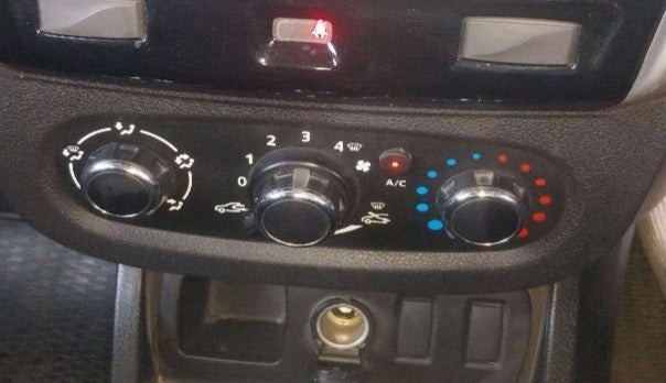 2020 Renault Duster RXE PETROL, Petrol, Manual, 45,153 km, AC Unit - Directional switch has minor damage