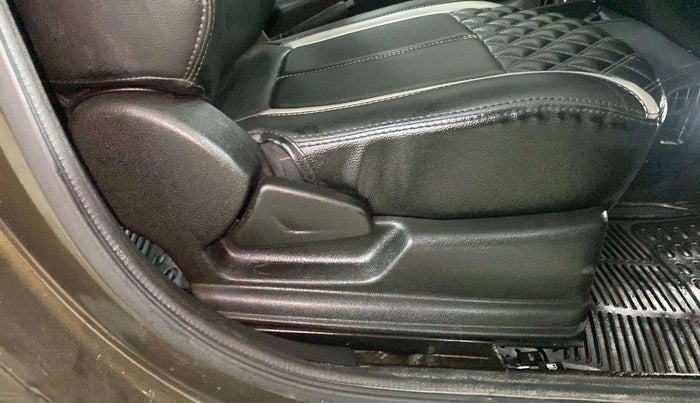2020 Renault Kwid RXT 1.0 AMT (O), Petrol, Automatic, 3,916 km, Driver Side Adjustment Panel
