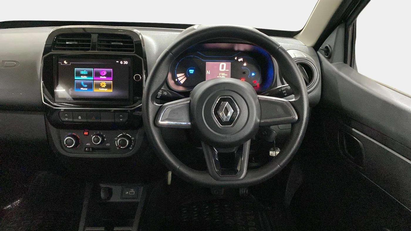2020 Renault Kwid RXT 1.0 AMT (O), Petrol, Automatic, 3,916 km, Steering Wheel Close Up