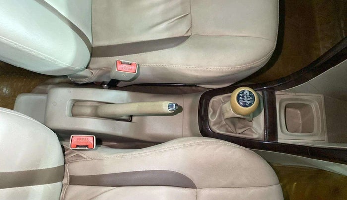 2014 Maruti Swift Dzire ZXI, Petrol, Manual, 37,126 km, Gear Lever