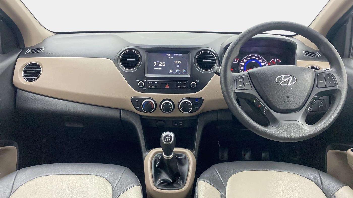 2017 Hyundai Grand i10 SPORTZ (O) 1.2 KAPPA VTVT, Petrol, Manual, 33,580 km, Dashboard