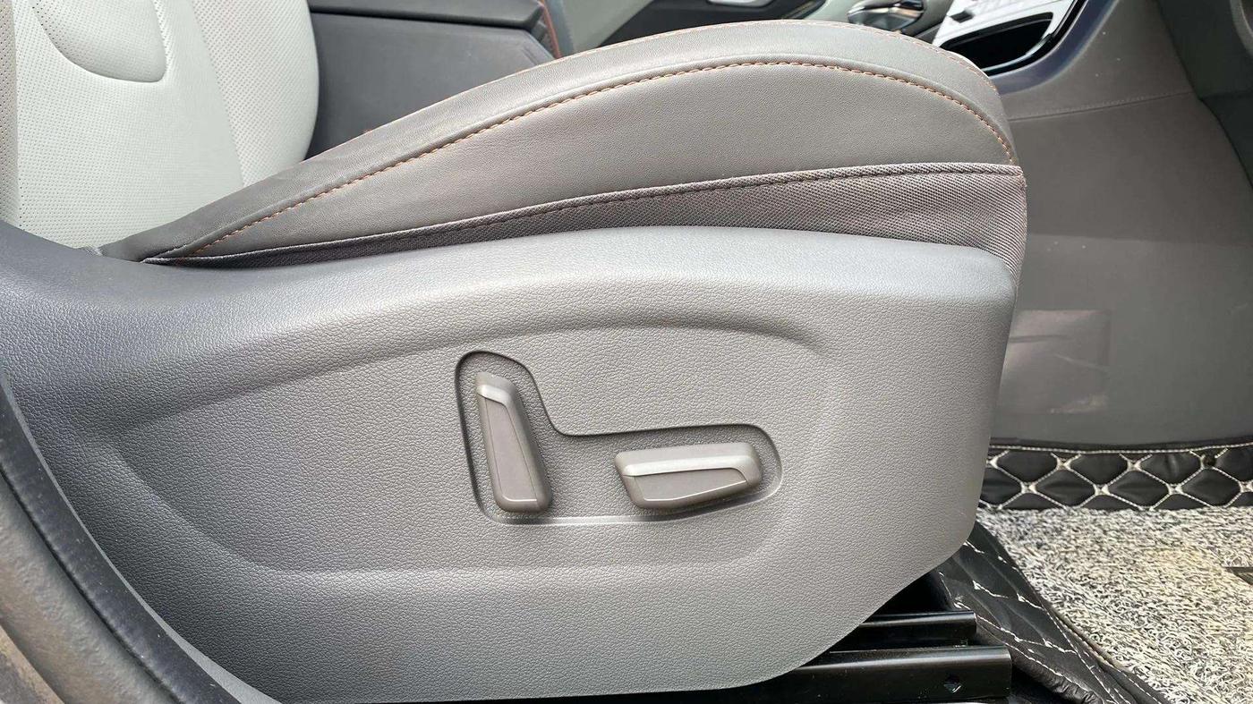 2024 Hyundai Creta SX (O) 1.5 TURBO DCT, Petrol, Automatic, 3,095 km, Driver Side Adjustment Panel
