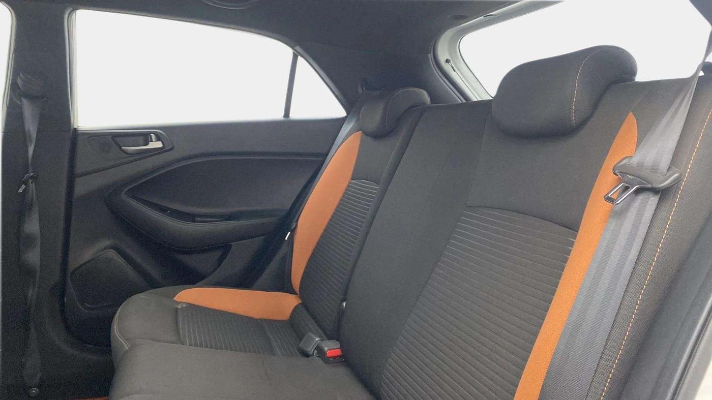 2016 Hyundai i20 Active 1.2 SX, Petrol, Manual, 19,036 km, Right Side Rear Door Cabin