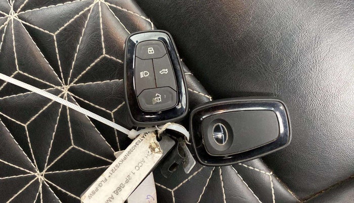 2022 Tata PUNCH  ACCOMPLISHED AMT CAMO EDITION, Petrol, Automatic, 8,134 km, Key Close Up