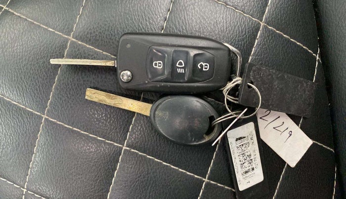 2022 Tata Tiago XT CNG, CNG, Manual, 43,369 km, Key Close Up