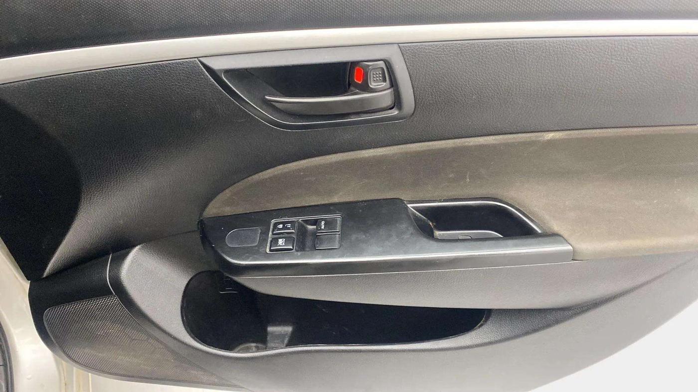 2016 Maruti Swift LXI, Petrol, Manual, 75,111 km, Driver Side Door Panels Control