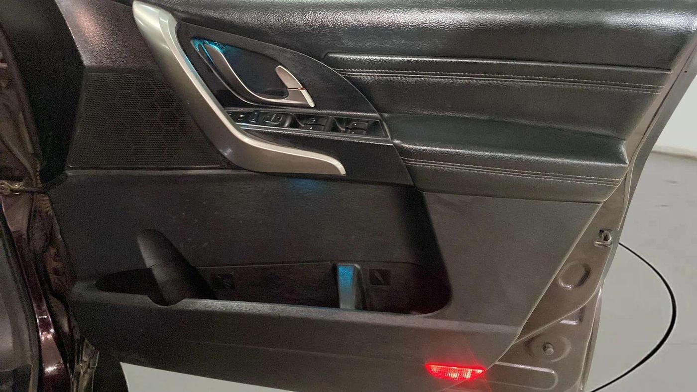 2019 Mahindra XUV500 W11 AT, Diesel, Automatic, 55,771 km, Driver Side Door Panels Control