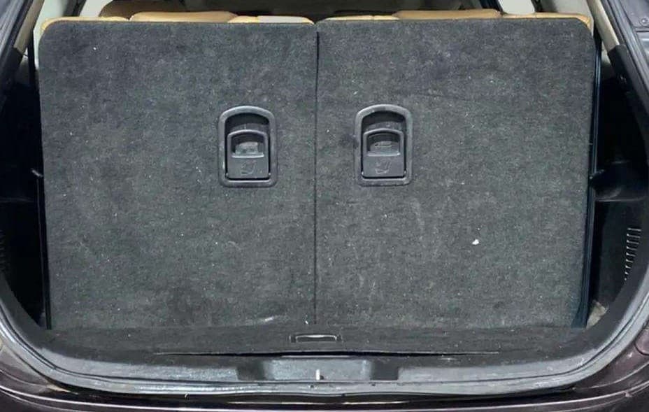 2019 Mahindra XUV500 W11 AT, Diesel, Automatic, 55,771 km, Boot Inside