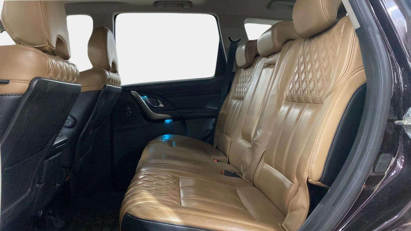 2019 Mahindra XUV500 W11 AT, Diesel, Automatic, 55,771 km, Right Side Rear Door Cabin