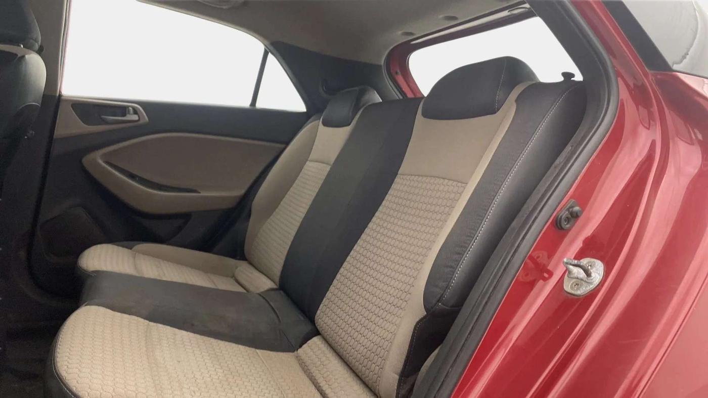 2017 Hyundai Elite i20 SPORTZ 1.2, CNG, Manual, 1,13,359 km, Right Side Rear Door Cabin